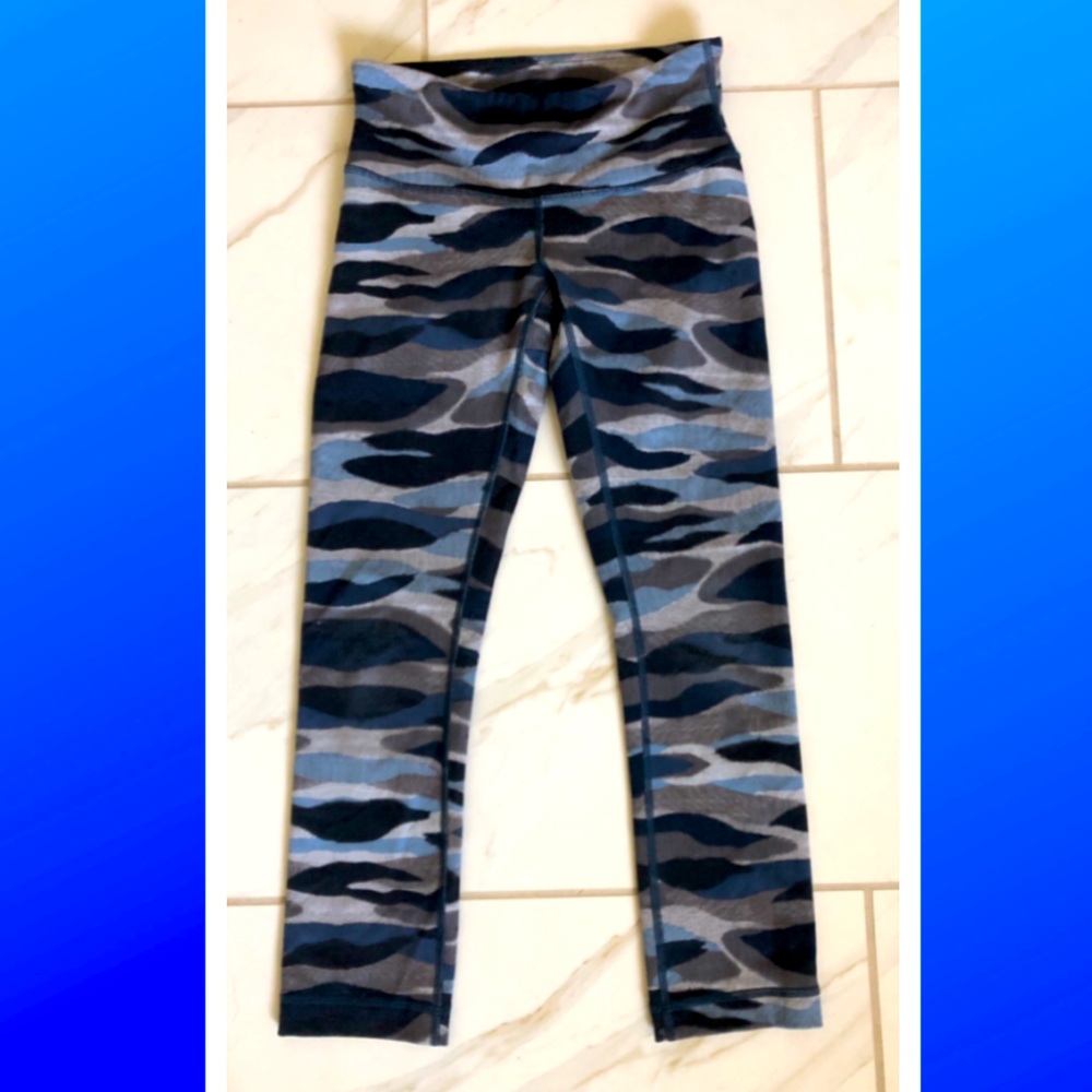 Lululemon Blue Camo Cropped Leggings